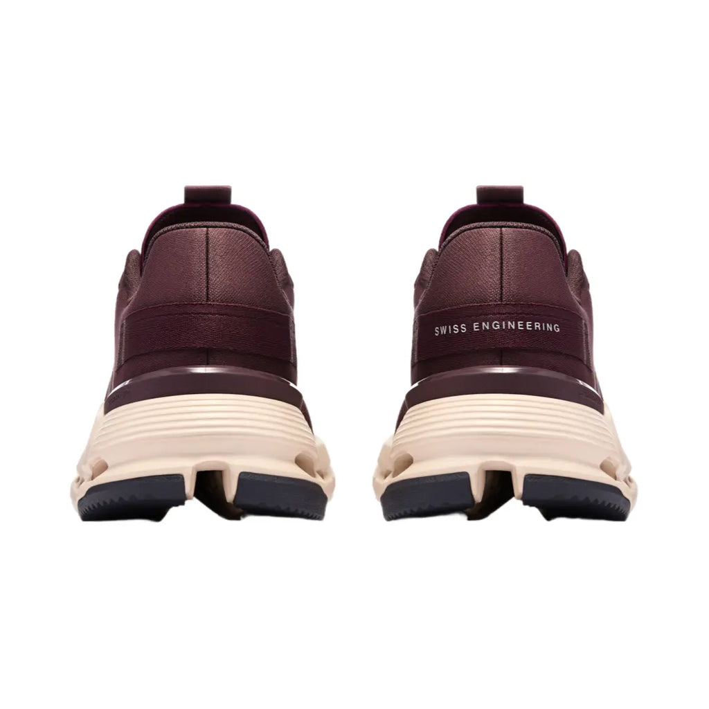 Cloudnova Form 2 Smooth Comfort. Sleek Everyday Style
