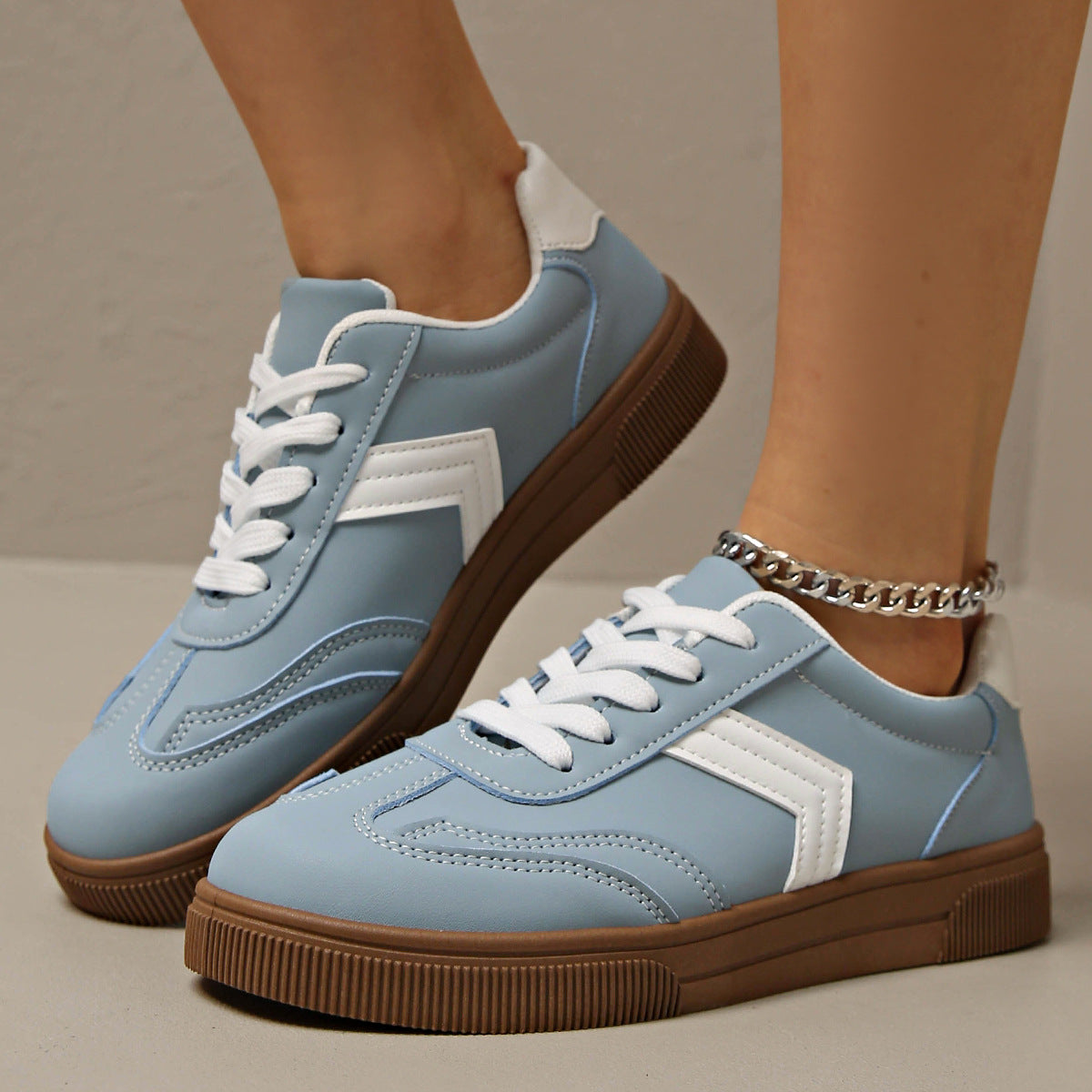 Beverly 90 Low-Top Sneakers
